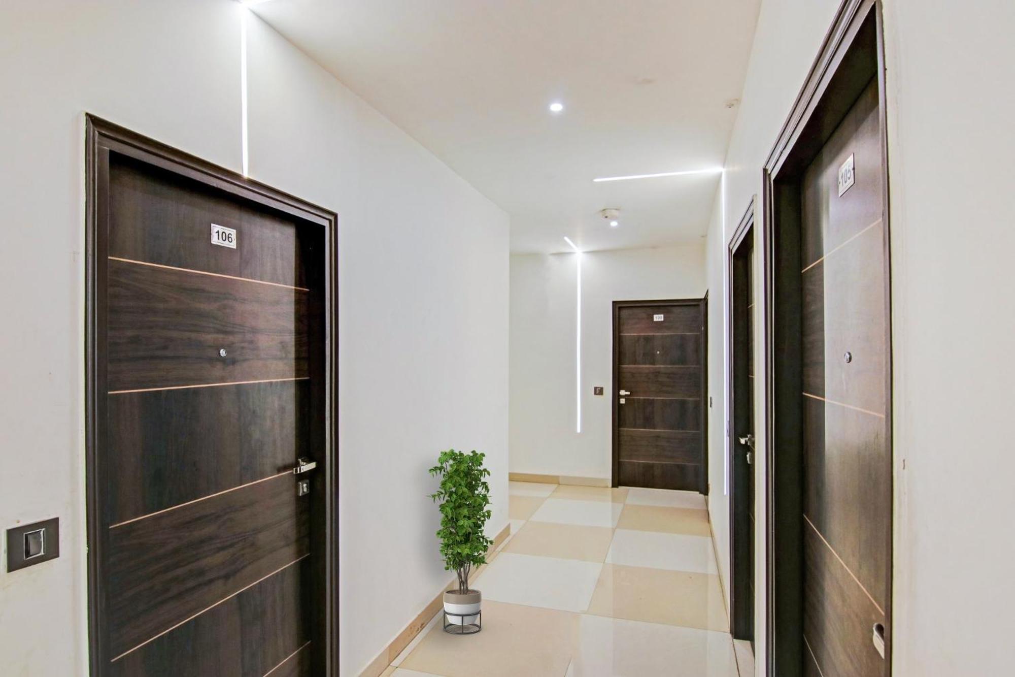 Hotel 19 West Neu-Delhi Exterior foto
